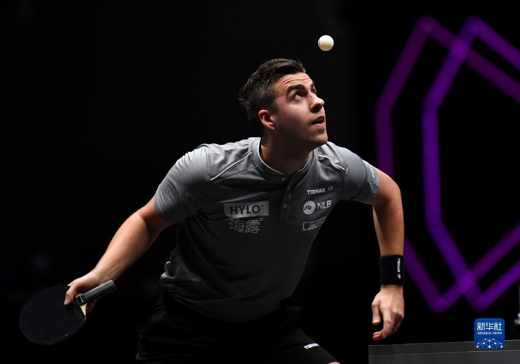 现出卓越的 现出卓越的